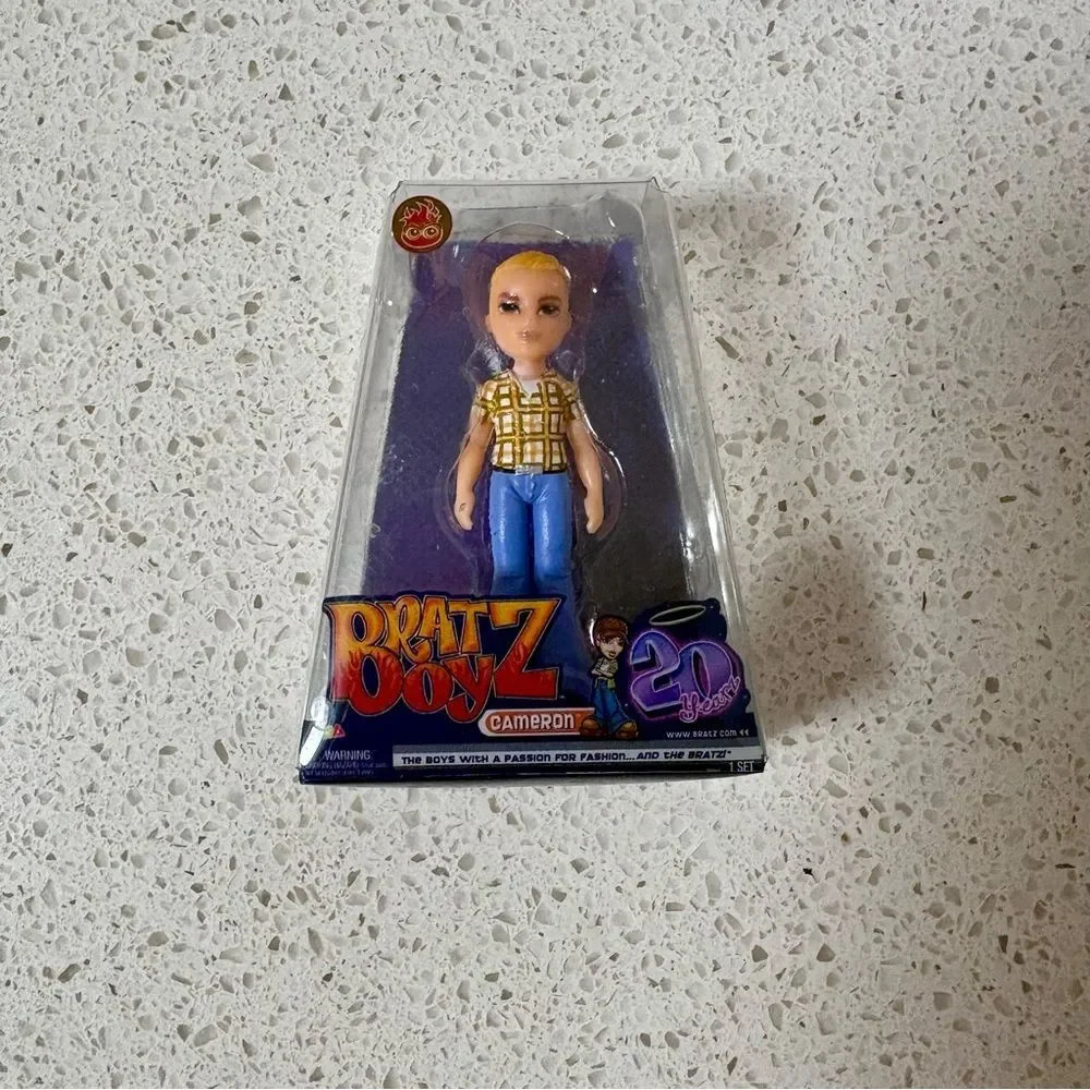 Mini Bratz Purple Case 2022 Boy and Cruiser I1